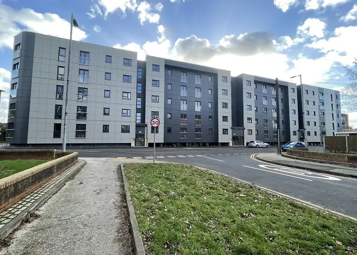 Deluxe New Build 2 Bedroom 2 Bathroom Apartment - Free Secure Parking