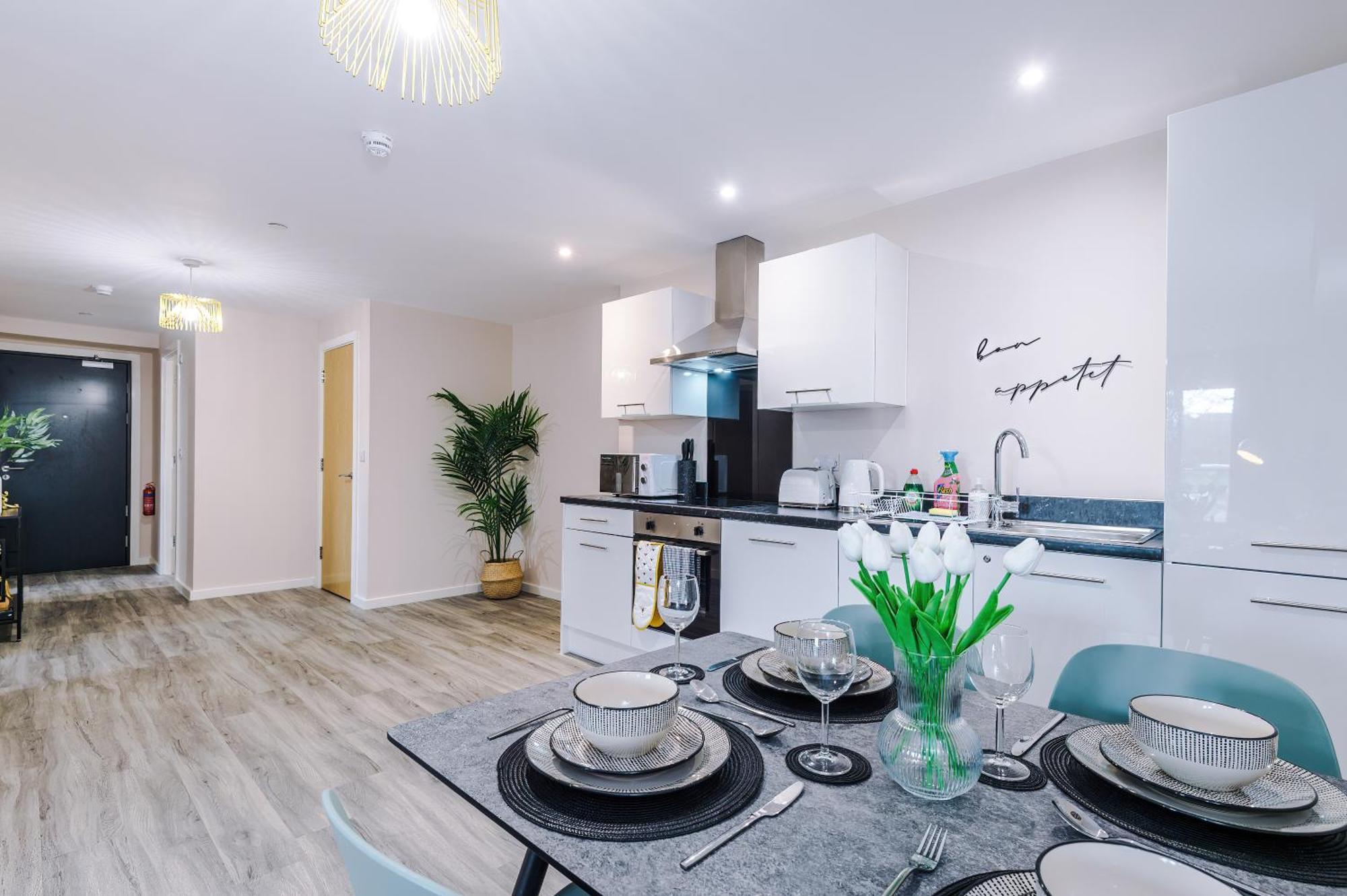 Deluxe New Build 2 Bedroom 2 Bathroom - Free Secure Parking Apartment *